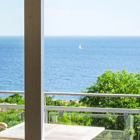 Awesome Apartment In Gudhjem With House Sea View Apartament