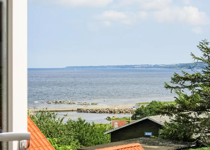 Beautiful In With 2 Bedrooms Apartment