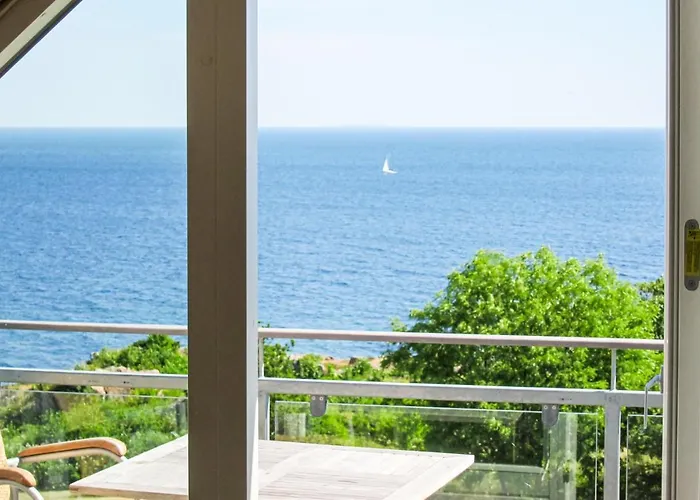 Beautiful In With 2 Bedrooms Apartment