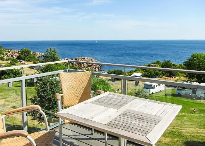 Beautiful In With 2 Bedrooms Apartment *