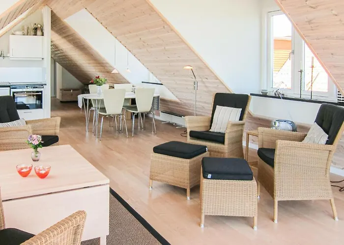 Beautiful In With 2 Bedrooms *